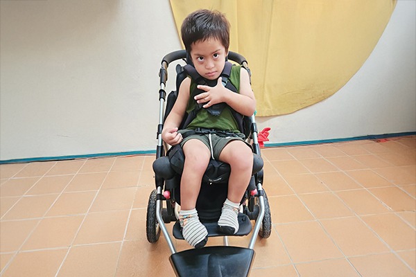 In Nepal, Dinesh received a life-changing prosthetic limb and rehabilitation at a cbm-funded hospital.]
